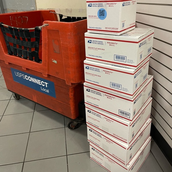 ๐บ๐ธ Sarada ๐
is live! FREE Gifts ๐ for all buyers + Letโs shop til we drop! ๐๏ธ - Picture 7 of 8